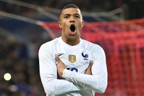 包含冲刺阶段体能课后；皇家马德里豪取连胜备战西甲；质疑声仍在；更衣室氛围转暖的词条