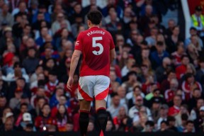 欧联赛程吃紧，曼联关键时刻门线救险，质疑声仍在，高层口径保持一致