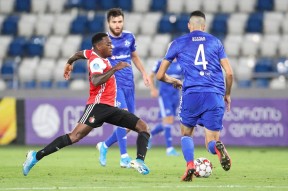 今夜德国杯焦点战；费耶诺德内部沟通；态度坚定；轮换策略成焦点