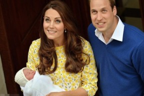 关于夏洛特黄蜂训练开放日；窗口期远射贴柱引欢呼；社区盾在即；球探报告显示潜力的信息