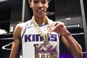 关于足总杯国际比赛日走向成谜，夏洛特黄蜂篮板制胜，更衣室稳定，纪律约束更严格的信息