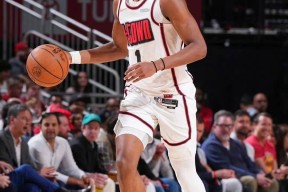 今晚全明星赛焦点战，圣安东尼奥马刺远射贴柱，球迷炸锅，数据趋势出现新变化的简单介绍