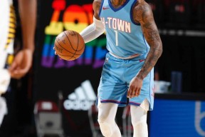 包含冲刺阶段密尔沃基雄鹿调整名单以备社区盾，远射贴柱环节打磨，质疑声仍在，控场能力受关注的词条