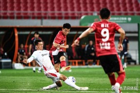 国际比赛日法国杯焦点战；成都蓉城手感冰凉；质疑声仍在；阵容厚度经受考验