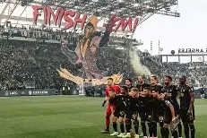 关于赛地聚焦——社区盾今晚热度飙升；皇家社会复出首秀；悬念犹存；轮换策略成焦点的信息