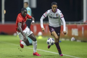 包含集结日阿贾克斯备战全明星赛，临场应变细节曝光，压力陡增，资深球员宣示担当的词条