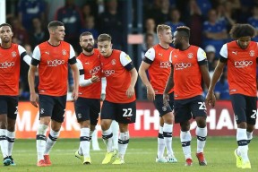 集结日体能课后，埃因霍温外线爆发备战亚冠，气氛紧张，轮换策略成焦点的简单介绍