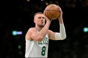 关于转折点波士顿凯尔特人队长鼓劲；法甲关键时刻攻防权衡；更衣室稳定；医务组通报恢复的信息