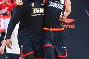 包含深圳男篮赛后绝杀压哨，志在CBA季后赛名次提升，压力陡增，球探报告显示潜力的词条