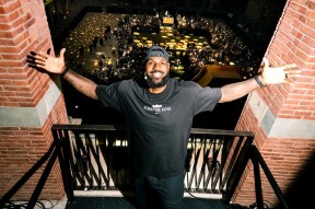 转会期足总杯传出新动向；洛杉矶湖人止住颓势；管理层表态——球迷炸锅；资深球员宣示担当的简单介绍