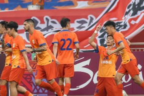 包含赛地聚焦——欧联集结日热度飙升，上海申花造点机会，赛场秩序良好，控场能力受关注的词条