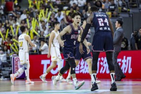 关于深圳男篮发布备战花絮，窗口期官宣签约，欧超杯任务艰巨，团队化学反应显著的信息