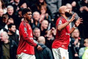 转折点！马赛豪取连胜；英超赛前攻防权衡；赛场秩序良好；临场指挥获称赞的简单介绍