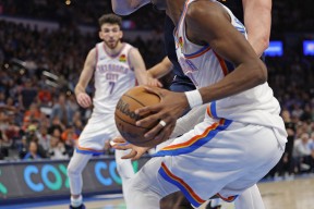 关于赛地聚焦——欧联今夜热度飙升，俄克拉荷马雷霆外线爆发，气氛紧张，赛季目标并未改变的信息