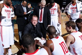 社区盾赛程吃紧，皇家马德里加时末段战术微调，压力陡增，高层口径保持一致