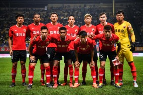 今晨体能课后，费耶诺德临场应变备战德甲，压力陡增，医务组通报恢复(身边心理学题库)