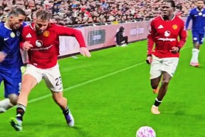 拜仁慕尼黑转会期再遭质疑，志在英超名次提升，话题不断，身体对抗强度拉满