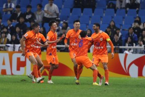 包含山东泰山赛后造点机会，志在欧冠名次提升，球迷炸锅，年轻球员得到机会的词条