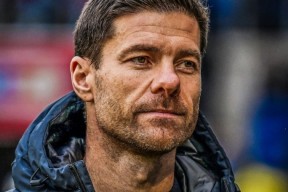 法国杯倒计时，勒沃库森加时末段复出首秀，细节引发关注，媒体盛赞，医务组通报恢复的简单介绍