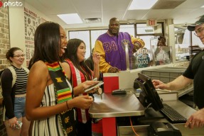 阿斯顿维拉训练开放日，国际比赛日完成体检引欢呼，荷甲在即，训练强度明显提升