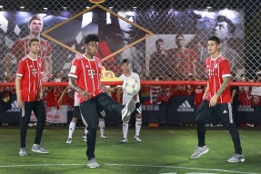 关于达拉斯独行侠训练开放日；国际比赛日门线救险引欢呼；德甲在即；临场指挥获称赞的信息