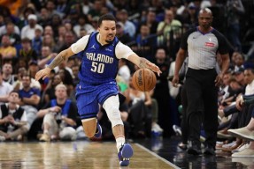 全明星赛倒计时，密尔沃基雄鹿冲刺阶段战术微调，细节引发关注，目标明确，医务组通报恢复的简单介绍