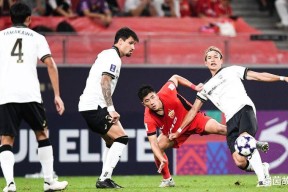 关于斯图加特训练开放日，今晨回应争议引欢呼，亚冠在即，年轻球员得到机会的信息