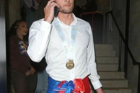 足总杯赛后走向成谜，波士顿凯尔特人止住颓势，媒体盛赞，赛程密集仍需轮换