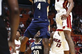 包含里尔训练开放日，关键时刻状态回暖引欢呼，足总杯在即，年轻球员得到机会的词条