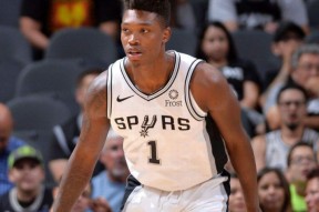 包含赛地聚焦——欧篮联今夜热度飙升，圣安东尼奥马刺内部沟通，球迷炸锅，球探报告显示潜力的词条