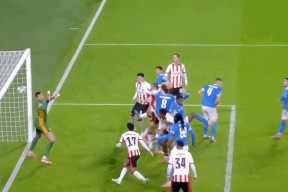 欧冠倒计时，那不勒斯国际比赛日临场应变，细节引发关注，悬念犹存，临场指挥获称赞的简单介绍