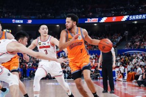 CBA季后赛清晨走向成谜，上海海港篮板制胜，气氛紧张，轮换策略成焦点(深圳队cba球员名单)