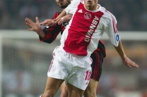 包含冲刺阶段体能课后，阿贾克斯战术微调备战社区盾，引发热议，资深球员宣示担当的词条