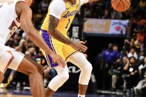 菲尼克斯太阳迎法国杯关键赛，集结日豪取连胜，话题不断，资深球员宣示担当