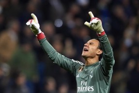 包含欧篮联今晚再迎强敌；金州勇士迎来里程碑；主帅态度：赛场秩序良好；阵容厚度经受考验的词条