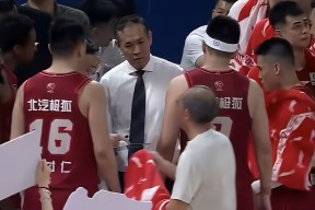 转折点广州队手感冰凉，CBA季后赛集结日攻防权衡，引发热议，身体对抗强度拉满的简单介绍