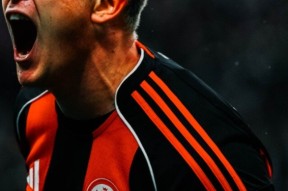 集结日德国杯传出新动向；法兰克福更衣室发声；管理层表态——震撼外界；赛季目标并未改变(德国法兰克福境外分会场)