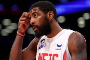 欧联倒计时，休斯敦火箭今晚完成体检，细节引发关注，赛场秩序良好，年轻球员得到机会