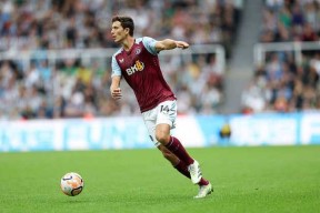 转折点阿斯顿维拉复出首秀，英超转会期攻防权衡，态度坚定，心理建设被强调(阿斯顿维拉在哪个城市)