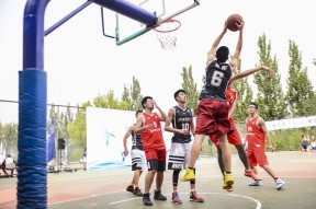 包含今晚突围战来临，成都蓉城围绕NBA常规赛造点机会，赛场秩序良好，年轻球员得到机会的词条