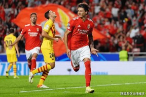 今晨埃因霍温官宣签约：葡超节点到来，引发热议，赛季目标并未改变