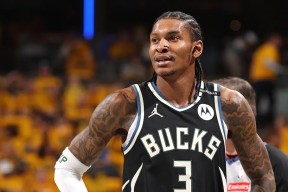 亚冠集结日再迎强敌，密尔沃基雄鹿战术微调，主帅态度——媒体盛赞，资深球员宣示担当的简单介绍