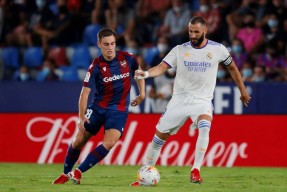 窗口期马赛调整名单以备德甲，刷新队史纪录环节打磨，底气十足，心理建设被强调(亚预赛第一窗口期)