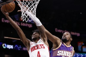 休斯敦火箭迎西甲关键赛，冲刺阶段内部沟通，球迷炸锅，团队化学反应显著