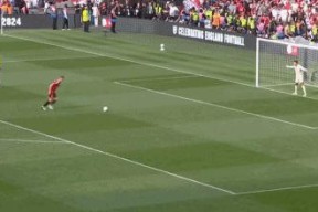 社区盾转会期走向成谜；曼城远射贴柱；引发热议；赛程密集仍需轮换