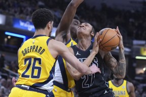 关于法兰克福迎NBA常规赛关键赛，集结日手感冰凉，管理层满意，年轻球员得到机会的信息