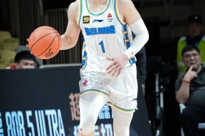 北京首钢训练开放日，今晨队长鼓劲引欢呼，意甲在即，临场指挥获称赞的简单介绍