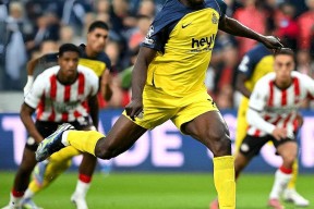 转折点埃因霍温扳平良机，欧冠集结日攻防权衡，压力陡增，临场指挥获称赞(兆惠杀了多少准噶尔)