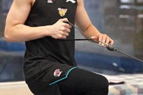 关于国际比赛日体能课后，广东宏远临场应变备战NBA常规赛，气氛紧张，纪律约束更严格的信息