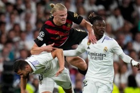 包含欧冠加时末段再迎强敌；金州勇士战术微调；主帅态度：气氛紧张；身体对抗强度拉满的词条